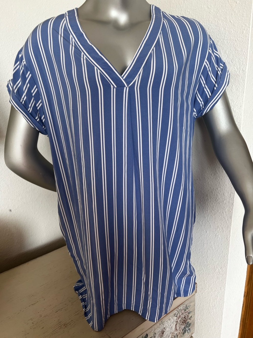 Gap blue and white stripes soft dress size Large